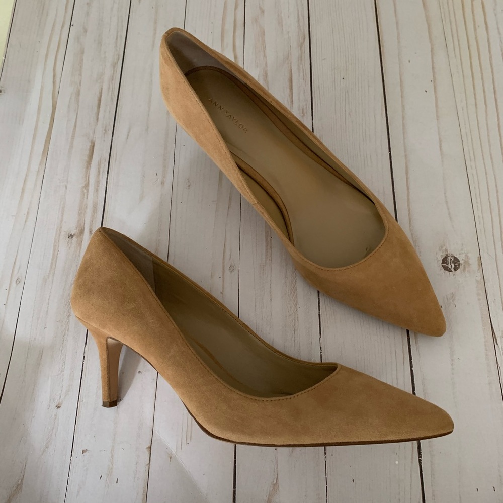 Ann Taylor suede pumps